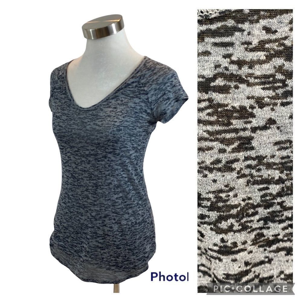 Victoria’s Secret Sport‎ Black and Grey V Neck Short Sleeved T-Shirt Size XS